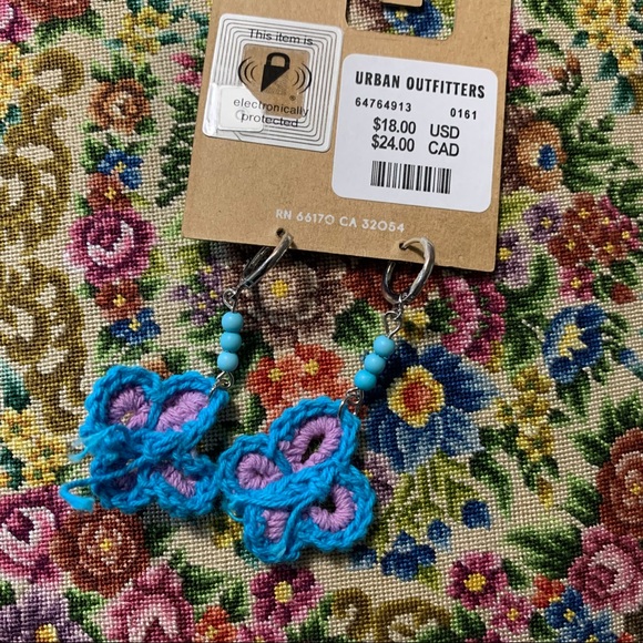 URBAN OUTFITTERS CROCHET CHARM BUTTERFLY EARRINGS - Picture 4 of 11